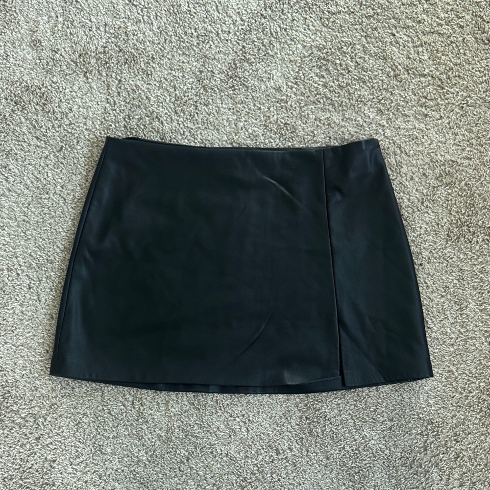 Steve Madden black leather skirt